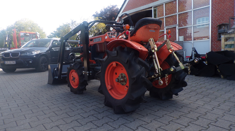 Kubota B7001 met voorlader